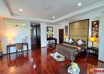 Piyathip Place Apartments  3 Bedrooms and 3 Bathrooms for Rent in Phrom Phong Area of Bangkok