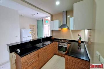 Piyathip Place Apartments - 3 Bedrooms and 3 Bathrooms for Rent in Phrom Phong Area of Bangkok