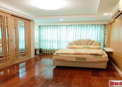 Avenue 61 Condominium - Spacious Contemporary Two Bedroom Low Rise Condo for Rent in a Quiet Area of Ekkamai