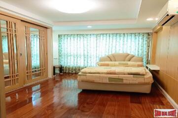 Avenue 61 Condominium - Spacious Contemporary Two Bedroom Low Rise Condo for Rent in a Quiet Area of Ekkamai