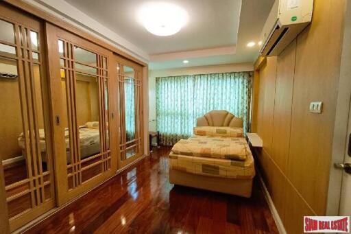 Avenue 61 Condominium - Spacious Contemporary Two Bedroom Low Rise Condo for Rent in a Quiet Area of Ekkamai