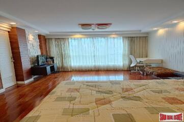 Avenue 61 Condominium - Spacious Contemporary Two Bedroom Low Rise Condo for Rent in a Quiet Area of Ekkamai