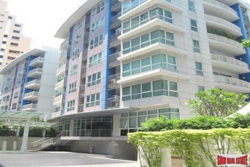 Avenue 61 Condominium - Spacious Contemporary Two Bedroom Low Rise Condo for Rent in a Quiet Area of Ekkamai