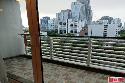 Avenue 61 Condominium - Spacious Contemporary Two Bedroom Low Rise Condo for Rent in a Quiet Area of Ekkamai