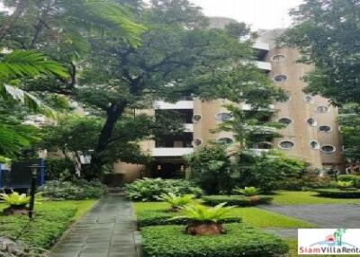 Siri Wireless Apartment - Luxury Living in this Three Bedroom Lumphini Apartment for Rent