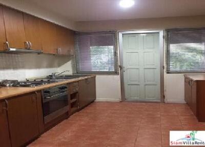 Siri Wireless Apartment - City Living and a Garden Setting in this Two Bedroom Lumphini Apartment for Rent