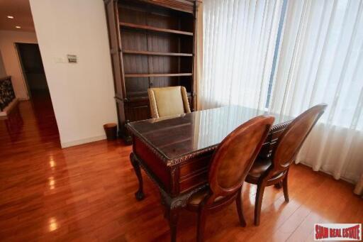 Baan Siri 24 Condo - 4 Bedrooms and 287 Sqm, Prominent Phrom Phong Location