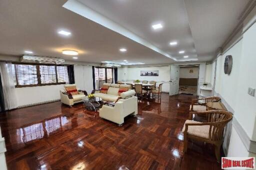 D.H. Grand Tower - Spacious 3-Bedroom Condo with Stunning Views, Prime CBD Location