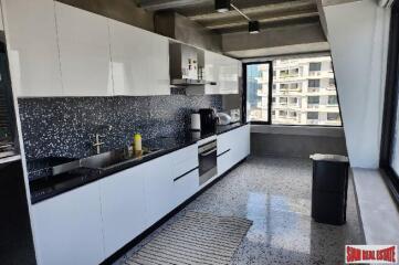 Diamond Tower Condominium - 3 Bedrooms and 3 Bathrooms for Rent in Silom Area of Bangkok