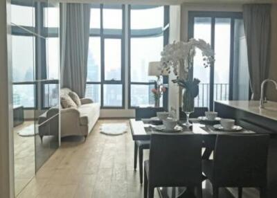 Q Chidlom-Phetchaburi - Luxurious Duplex with Stunning Panoramic View and Stylish Furnishings in Chit Lom