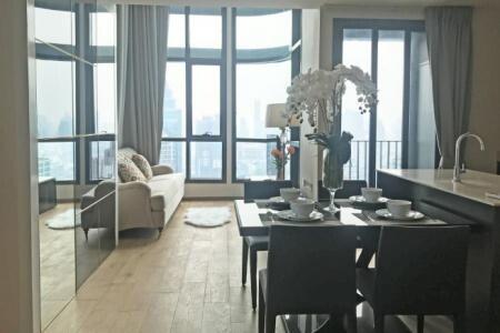 Q Chidlom-Phetchaburi - Luxurious Duplex with Stunning Panoramic View and Stylish Furnishings in Chit Lom