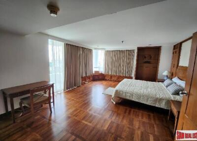 Suan Phinit Place - Spacious 2-Bedroom Condo with Beautiful Views, Chong Nonsi