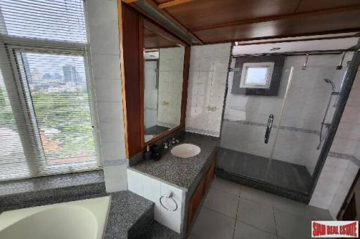 Suan Phinit Place  Spacious 2-Bedroom Condo with Beautiful Views, Chong Nonsi