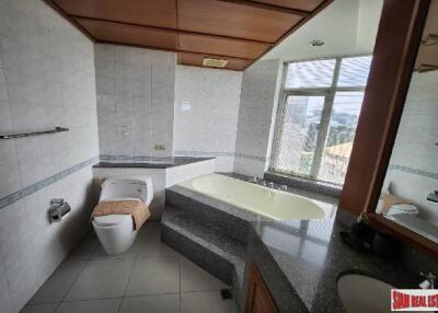 Suan Phinit Place - Spacious 2-Bedroom Condo with Beautiful Views, Chong Nonsi