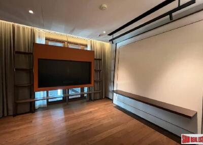 Windshell Naradhiwas - Luxury Condo with Abundant Natural Light and Spacious Living, Sathon