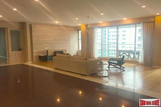 Ideal 24 - Spacious 14th-floor 4-Bedroom Condo with Abundant Natural Light and Serene Ambiance, Bangkok