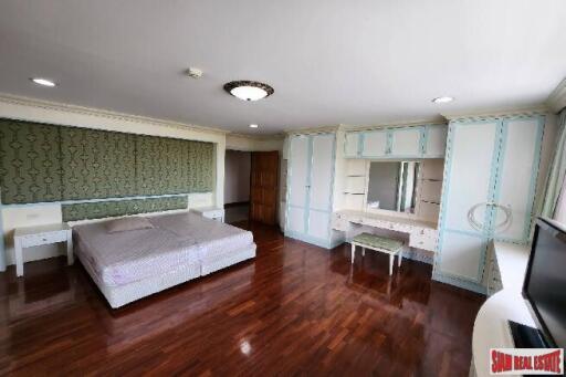 S.C.C Residence - 2+1 Bedrooms and 3 Bathrooms for Rent in Phrom Phong Area of Bangkok