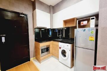 Le Luk Condo - Modern Two Bedroom Room Condo for Rent in Prakanong