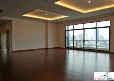 Supalai Elite Suan Plu  Four Bedroom with Views in the Central Business District of Silom