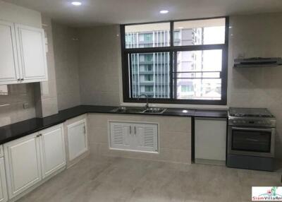 Rishi Court - Spacious 3 Bedroom, 3 Bath Apartment in Convenient Location Between Asoke & Nana BTS