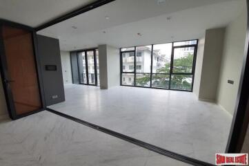 The Monument Thonglor - Extra Large Two Bedroom with Nice Garden Views for Rent