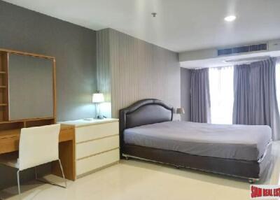 Waterford Diamond - Large Three Bedroom Contemporary Condo for Rent Near BTS Phrom Phong