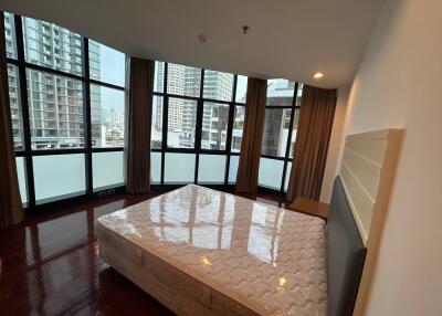 Shanti Sadan - Extra Large Three Bedroom + 1 Study room Condo for Rent in Thong Lo