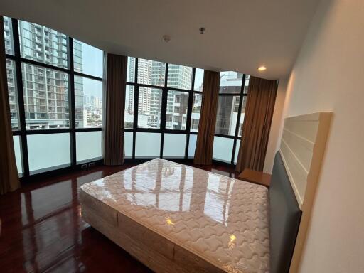 Shanti Sadan - Extra Large Three Bedroom + 1 Study room Condo for Rent in Thong Lo