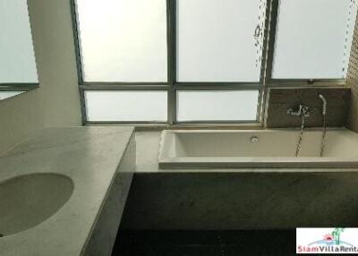 Modern Designed Two Bedroom on Sukhumvit 55