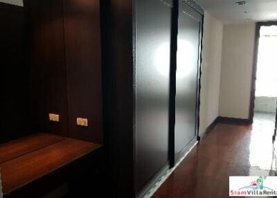 Modern Designed Two Bedroom on Sukhumvit 55