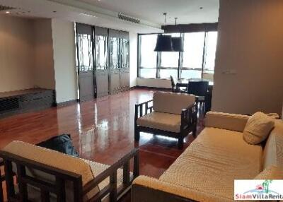 Modern Designed Two Bedroom on Sukhumvit 55