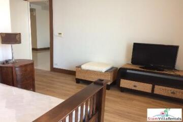 Nusasiri Condominium - Modern Two Bedroom Condo for Rent Connected to BTS Ekkamai on Sukhumvit 42