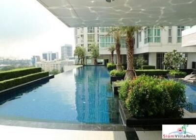 Nusasiri Condominium - Modern Two Bedroom Condo for Rent Connected to BTS Ekkamai on Sukhumvit 42