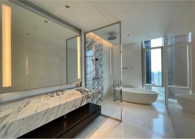 Elegant Riverfront Living: 1BR Condo on 39th Floor at Four Seasons Private Residences - 920071069-1