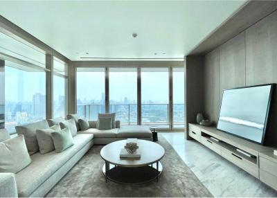 Elegant Riverfront Living: 1BR Condo on 39th Floor at Four Seasons Private Residences - 920071069-1