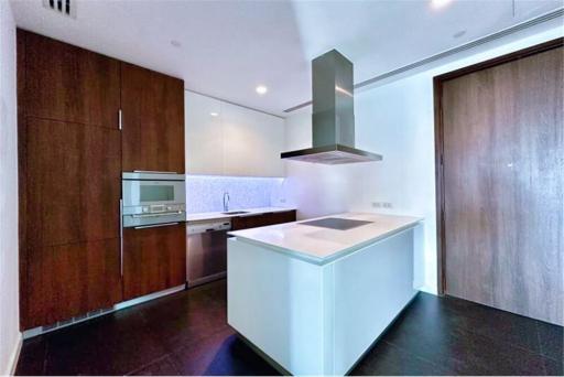 Live in Luxury: For Rent Spacious 2 Bedrooms at 185 Rajadamri