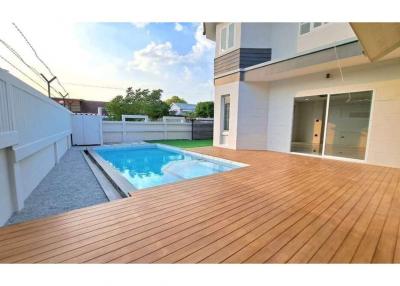 242 Sqm., 3 Beds, 3 Baths Townhouse listed for ฿ 7,990,000.