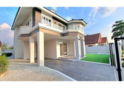 242 Sqm., 3 Beds, 3 Baths Townhouse listed for ฿ 7,990,000.