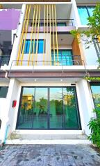 Commercial building for sale in Huay Yai