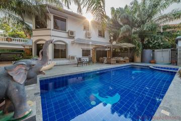 6 Bed House For Rent In Jomtien - Not In A Village