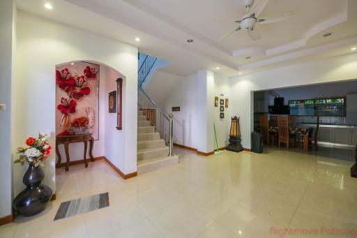 6 Bed House For Rent In Jomtien - Not In A Village