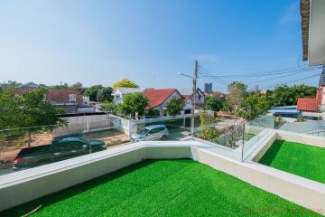 4 Bed House For Sale In Central Pattaya - Suk Em Garden Home