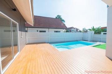 4 Bed House For Sale In Central Pattaya - Suk Em Garden Home