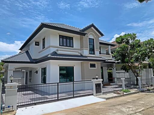 195 ตรม., 5 ห้องนอน, 3 ห้องน้ำ บ้าน ราคา ฿ 3,690,000