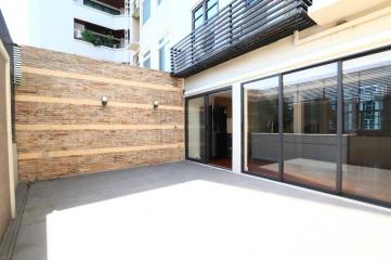 4-BR Townhouse near MRT Khlong Toei