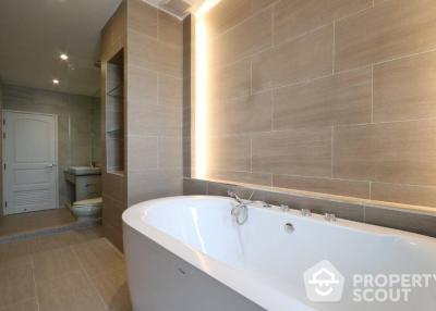 4-BR Townhouse near MRT Khlong Toei