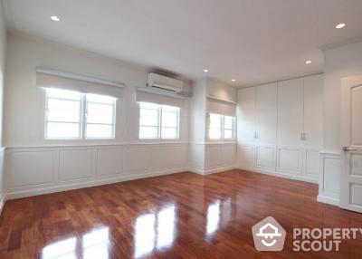 4-BR Townhouse near MRT Khlong Toei