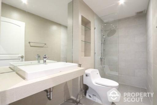 4-BR Townhouse near MRT Khlong Toei