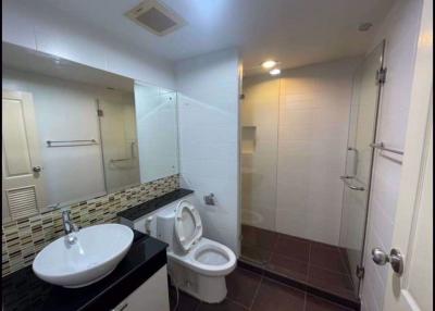 2 ห้องนอน, 2 ห้องน้ำ คอนโด ราคา ฿ 38,000/เดือน