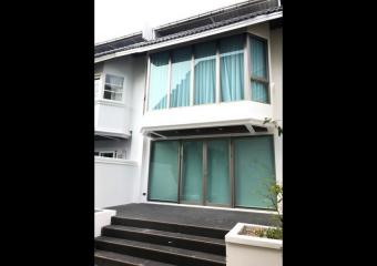 3 Bed Townhouse For Rent & Sale in Thong Lo BR8719TH